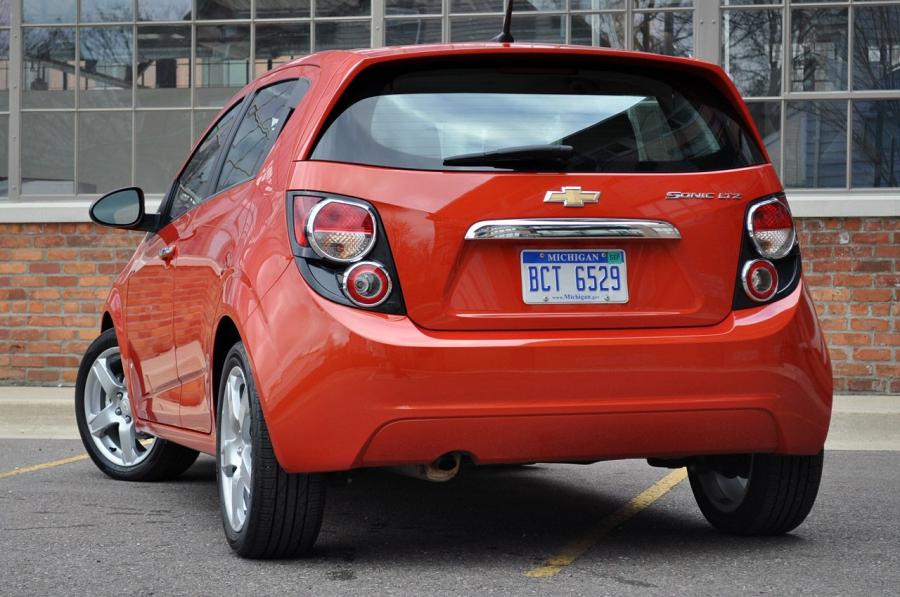  Chevrolet Sonic LTZ 2012 года  (фото 26 из 48)